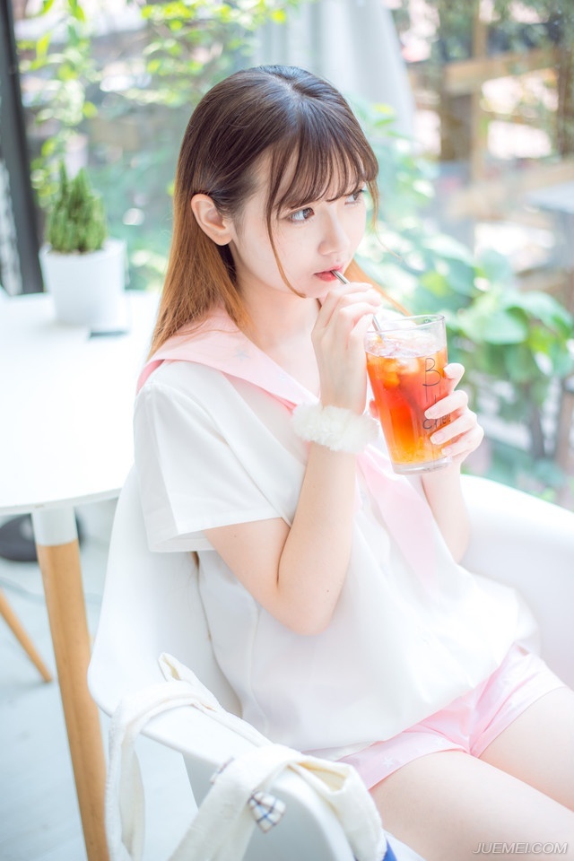 “唉~”